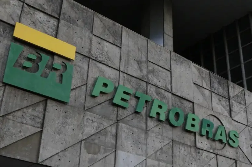 Ações despencam: Petrobras registra prejuízo líquido de R$ 17 bilhões