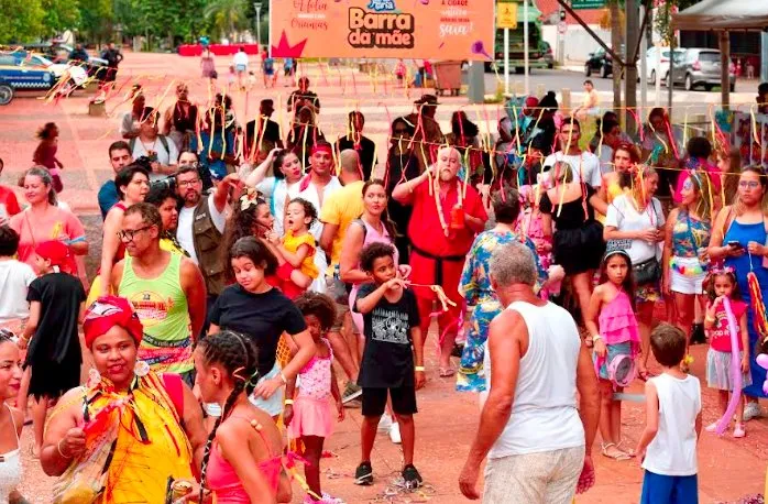 Bloco Cia Barra da Saia promove mutirão cultural e ambiental na Orla Morena neste domingo