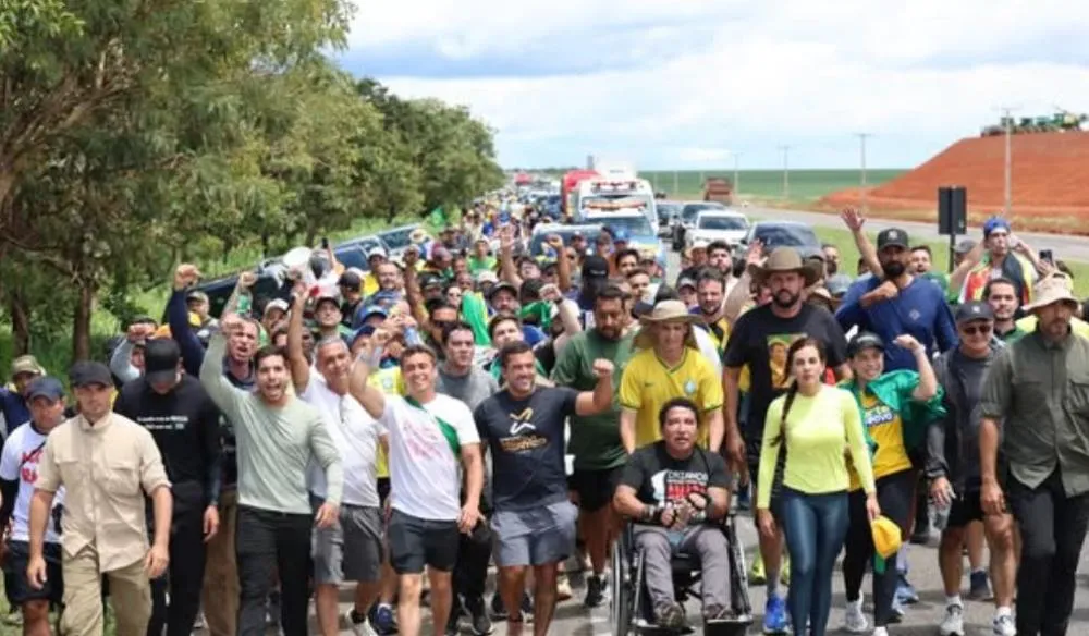 Nikolas encerra caminhada em Brasília neste domingo com ato político